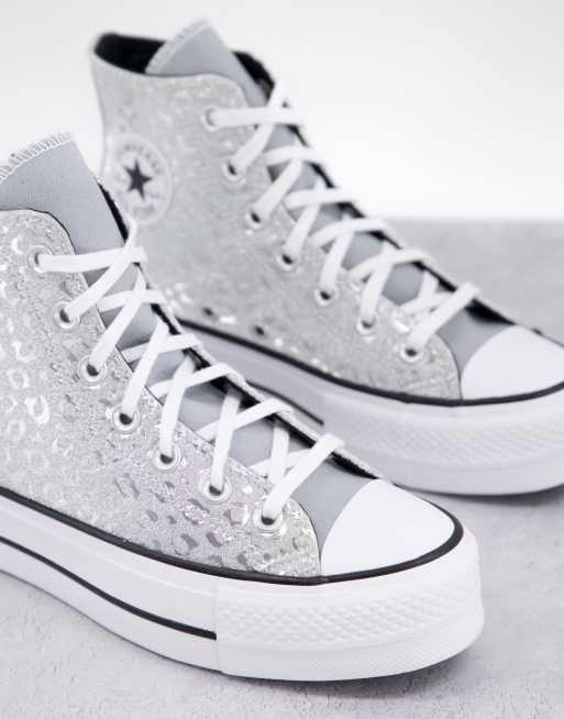 Zapatillas hi-top con estampado de leopardo plateado metalizado y plataforma Chuck Taylor Lift de Converse ASOS