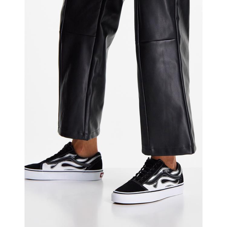 Zapatillas negras con detalle llamas Old Skool de Vans | ASOS