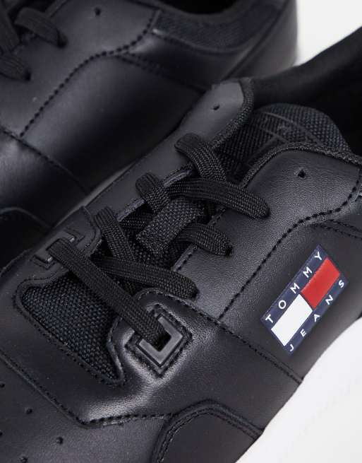 Zapatillas negras de baloncesto de estilo retro en negro de Tommy Jeans, 3 de 4
