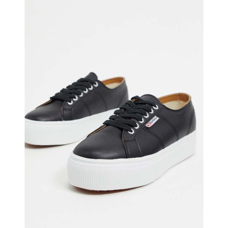 Zapatillas negras de cordones con plataforma plana 2790 nappale de