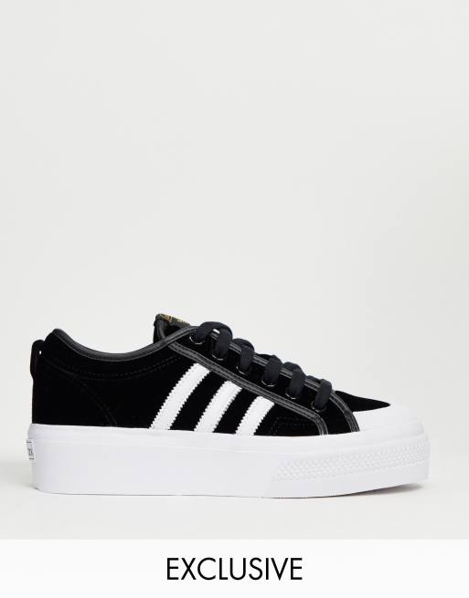 Zapatillas negras de terciopelo con plataforma Nizza de adidas Originals exclusivas en ASOS