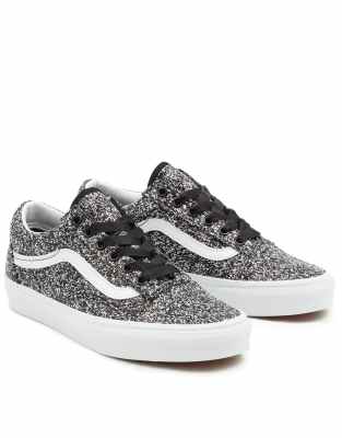 vans negras con brillo