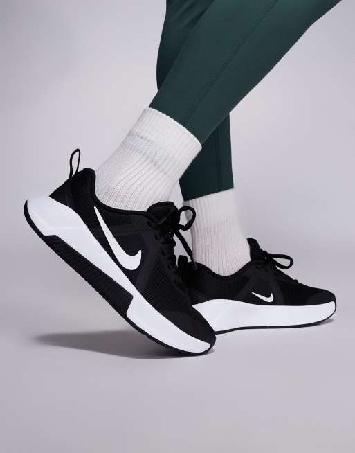 Zapatillas negras y blancas MC 3 de Nike Training, 5 de 5