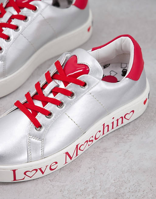 Zapatillas plateadas rojas con plataforma plana de Love Moschino | ASOS