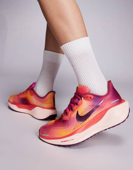Zapatillas rosas y naranjas Air Zoom Pegasus 41 de Nike Running, 2 de 5