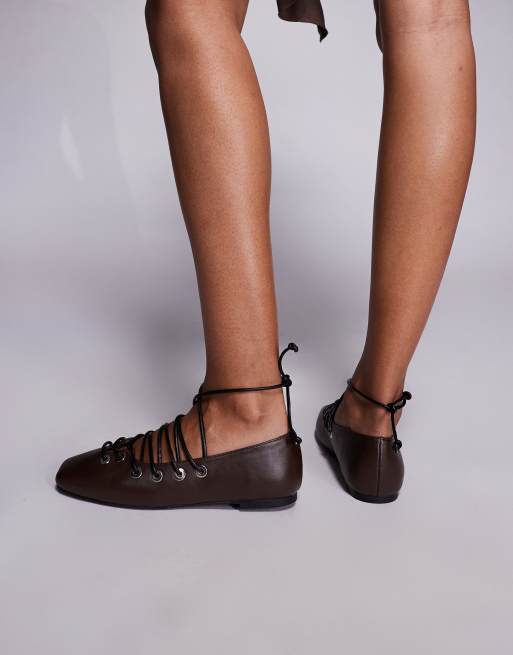 Zapato marrón desgastado con cordones de Public Desire, 3 de 4