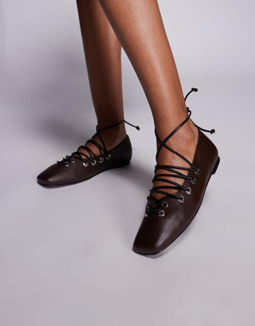 Zapato marrón desgastado con cordones de Public Desire, 4 de 4