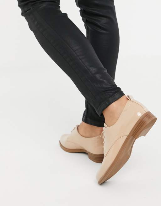 Zapatos beis de charol con cordones de Vero Moda ASOS