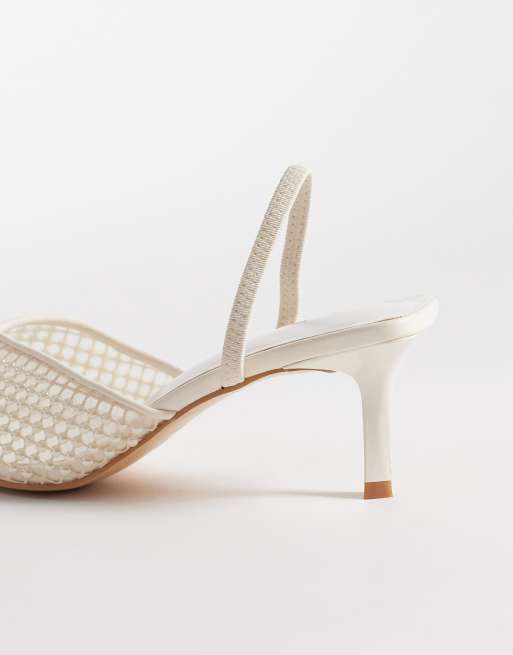 Zapatos blanco marfil de tacón bajo con perlas de Glamorous Wide Fit, 4 de 4