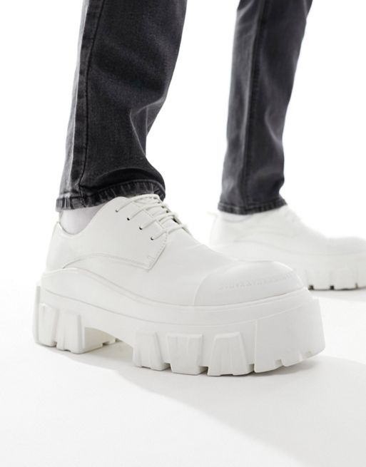 Zapatos blancos con suela gruesa y cordones de CerbeShops DESIGN