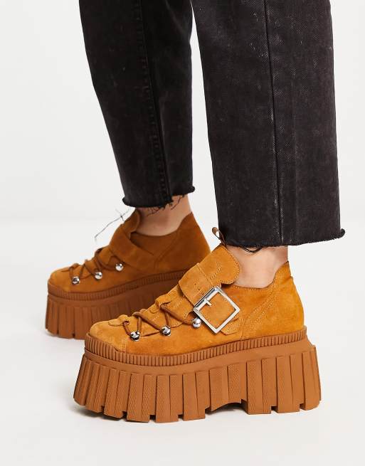 Zapatos color camel planos con suela gruesa de ante premium Meg de ASOS DESIGN