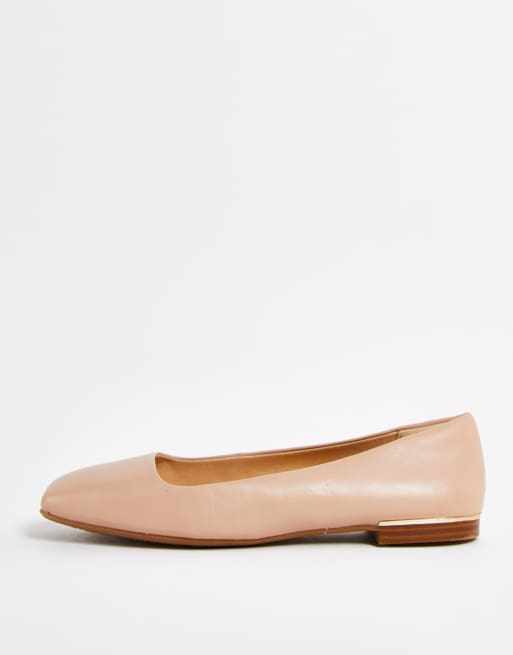Zapatos color hueso planos Koosaflex de ALDO