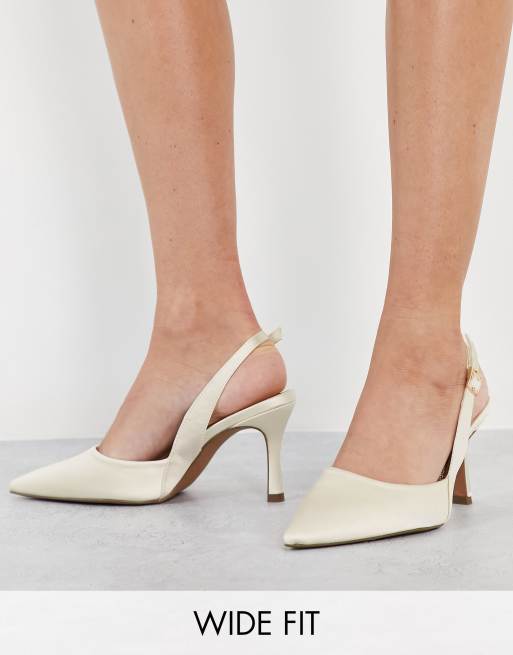 Zapatos color marfil de tacón de aguja con tira talonera Samber de ASOS DESIGN Wide Fit