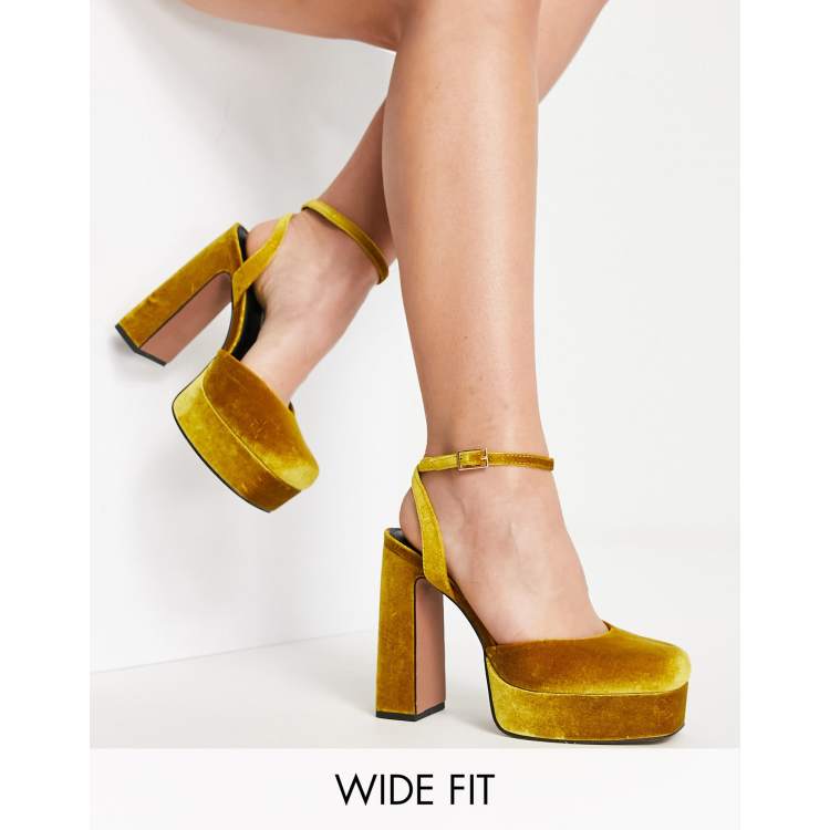 Zapatos color mostaza con tac n alto y plataforma de terciopelo