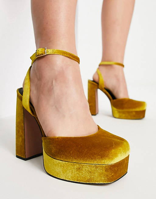 Zapatos color mostaza con tacón alto y terciopelo Peaked de ASOS DESIGN Fit | ASOS