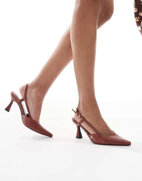 Zapatos color óxido de tacón bajo con diseño de tiras y puntera fina de cuero sintético de 4th & Reckless - view 1