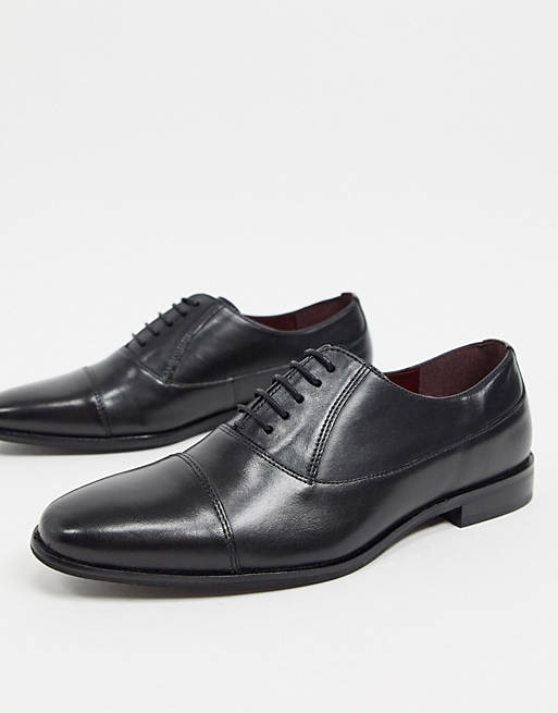 Zapatos con puntera negros de cuero Alfie de Walk London