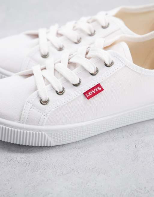Zapatos de lona con etiqueta roja en blanco de Levi's, 2 de 4