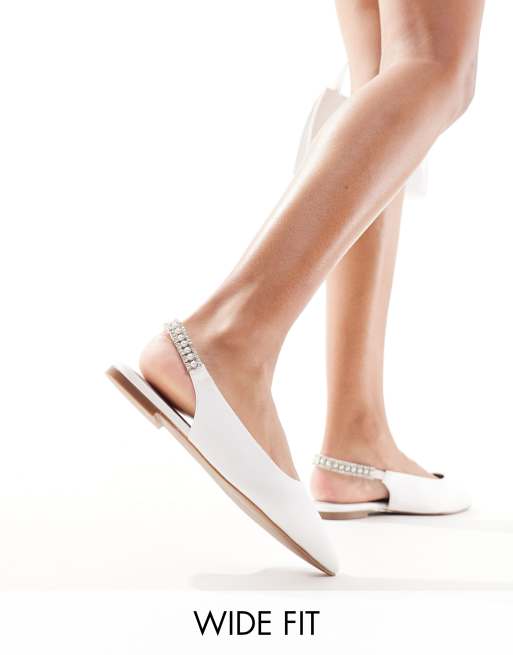 Zapatos de novia blanco marfil planos de satén con diseño adornado de London Rebel Wide Fit