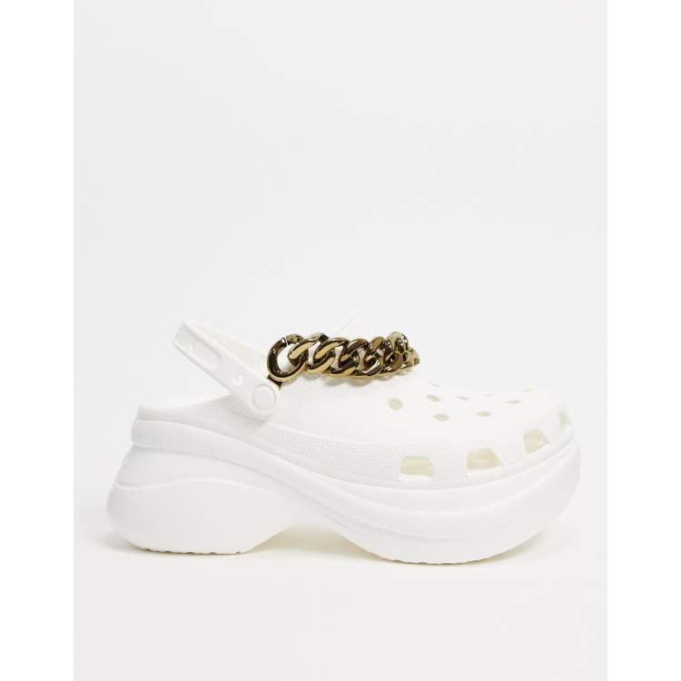 Zapatos de plataforma con detalle de cadena en blanco bae de Crocs | ASOS