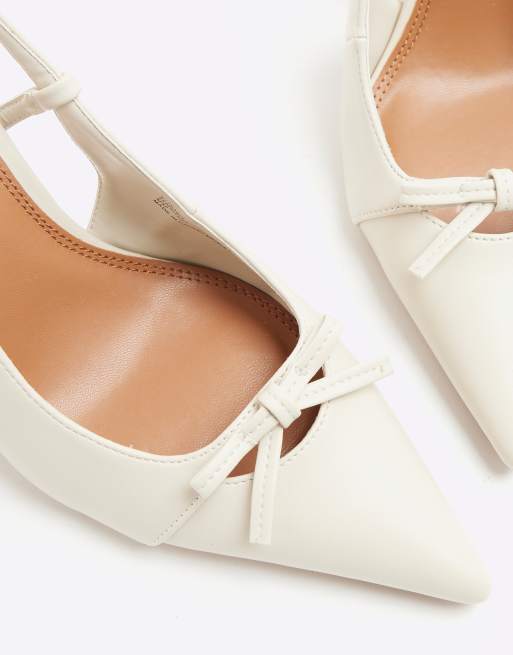 Zapatos de salón color crema destalonados de River Island ASOS