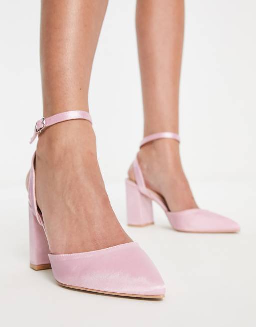Zapatos de tacón cuadrado de satén color rosado Neima de Be Mine