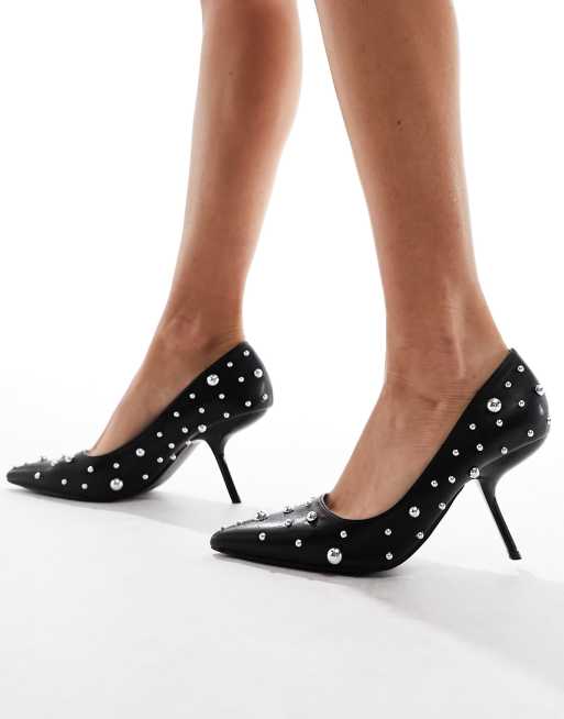 Zapatos de tacón en ángulo con tachuelas circulares Disco Dream de Public Desire