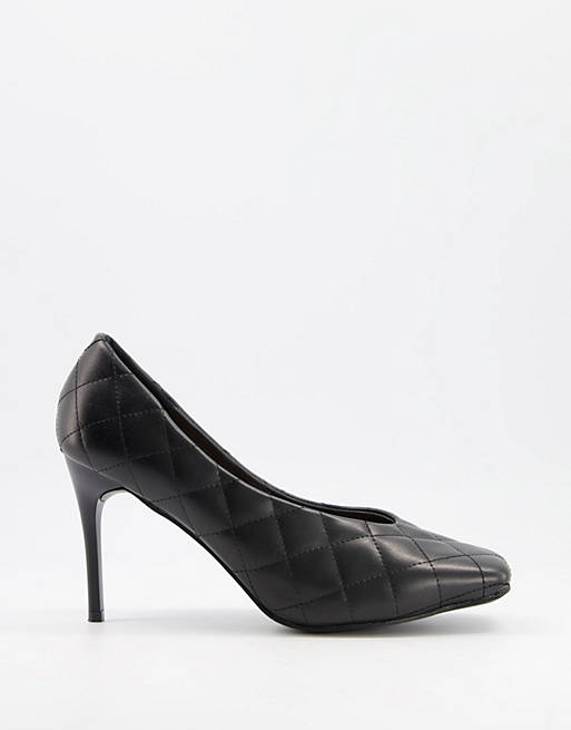 Zapatos de tacón negros con puntera cuadrada y diseño acolchado de Truffle Collection