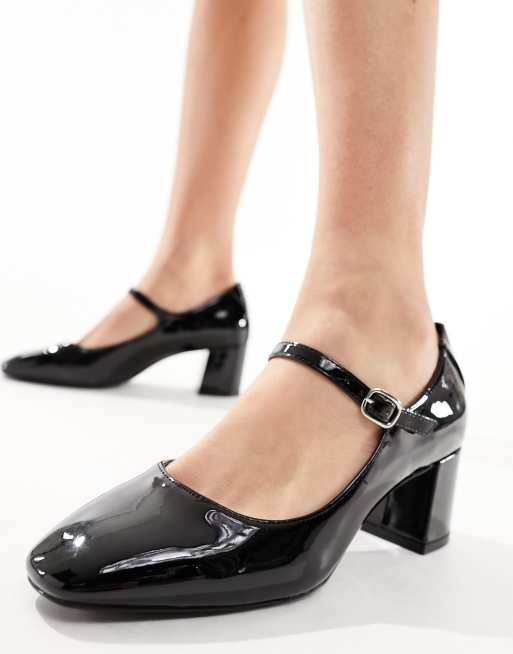 Zapatos de tacón negros estilo merceditas de Mango