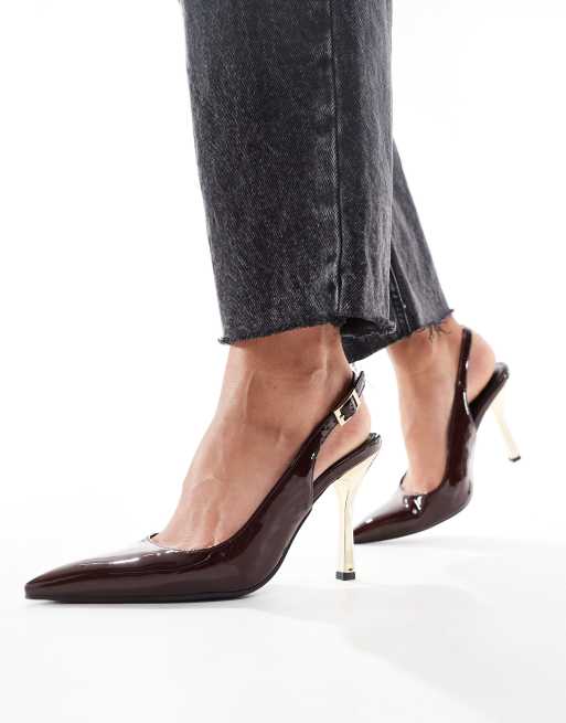 Zapatos marrón chocolate destalonados con tacón dorado y puntera fina Torrie de Public Desire