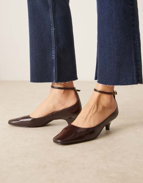 Zapatos marrón oscuro estilo merceditas con tira tobillera y tacón bajo de Mango - view 1