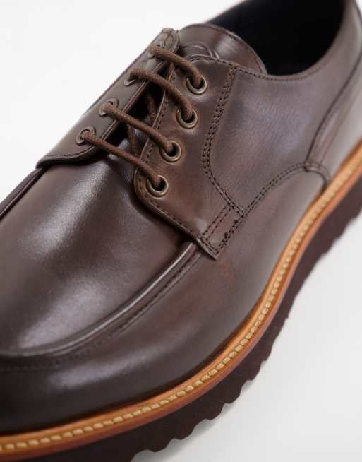 Zapatos marrones con cordones de cuero Dayton de Base London, 2 de 4
