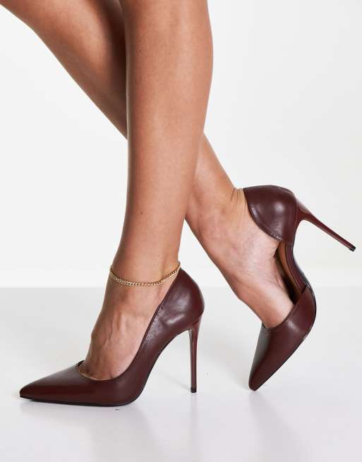 Zapatos marrones con tacón de aguja y puntera fina de Truffle Collection