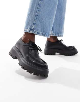 Zapatos negros con cordones, puntera estilo mocasines y suela gruesa de cuero Lyrica de schuh - view 1