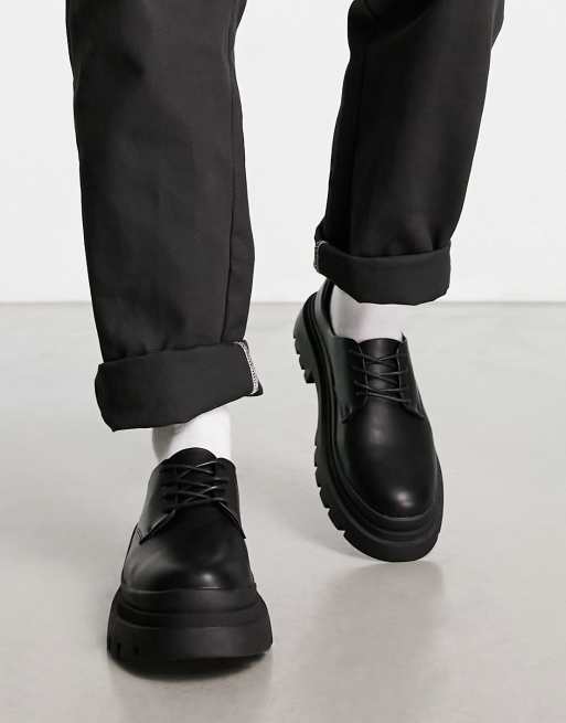 Zapatos negros con cordones y suela gruesa de cuero sintético de Truffle Collection