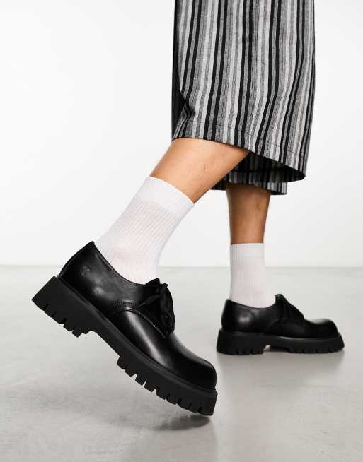 Zapatos negros con suela gruesa y cordones Pinemoon de KOI
