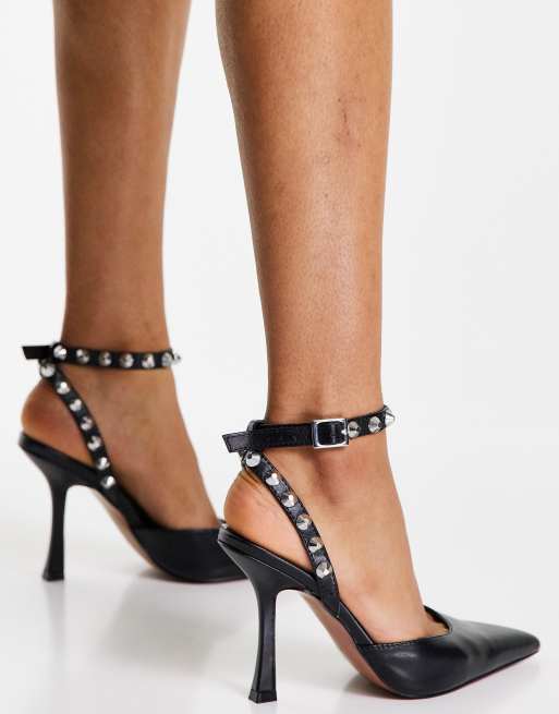 Zapatos negros con tacón de aguja alto tachuelas de DESIGN Wide Fit ASOS