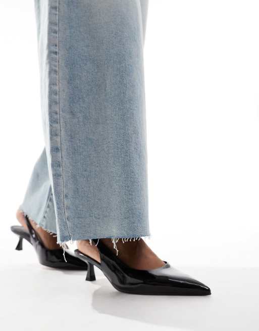 Zapatos negros de tacón medio con correa talonera de charol Stroll de ASOS DESIGN Wide Fit