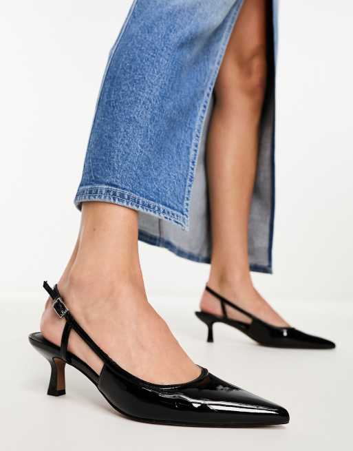 Zapatos negros destalonados de tac n medio de charol Strut de ASOS