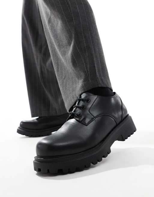Zapatos negros mate con cordones y suela gruesa dentada de London Rebel X