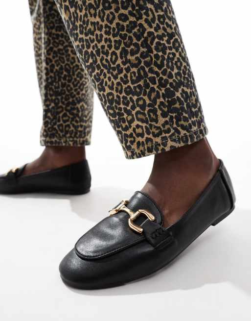Zapatos negros planos con detalle de bridón Nori de London Rebel Wide Fit 