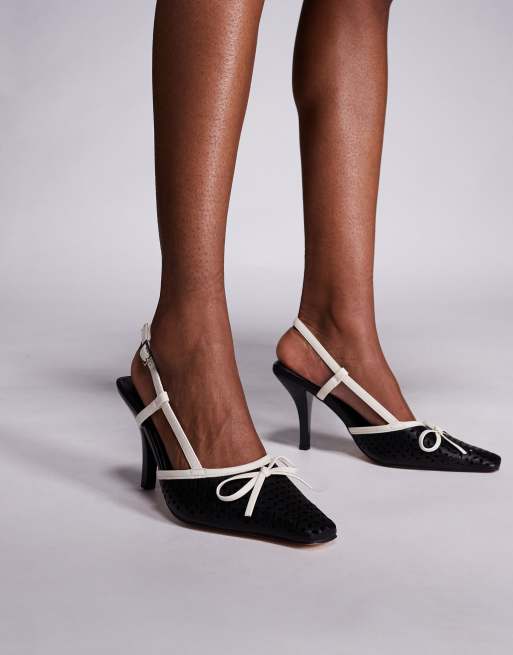 Zapatos negros y color crema destalonados de tacón con diseño calado a láser Alchemy de Public Desire