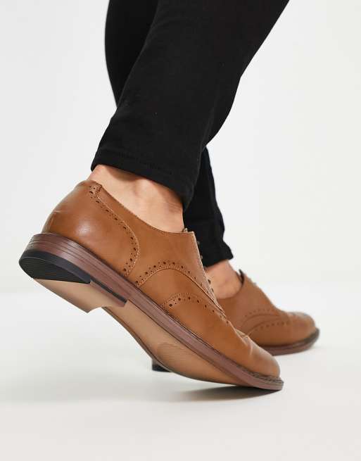 Zapatos Oxford de cuero sintético tostado de ASOS DESIGN, 2 de 4