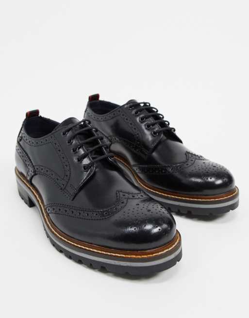 Zapatos Oxford en color negro ultrabrillante Colver de Base London