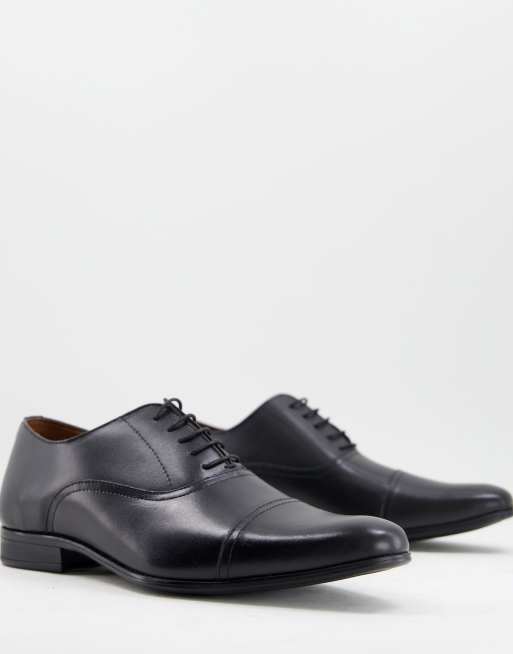 Zapatos Oxford negros con cordones de cuero de Red Tape