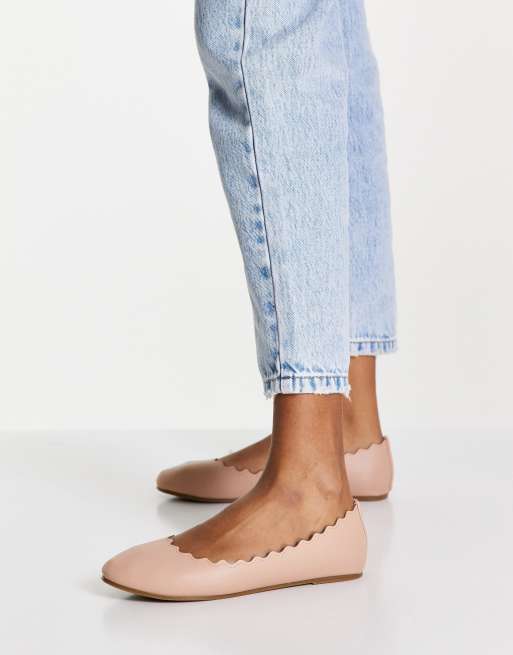 Zapatos planos beis con detalle festoneado de Accessorize