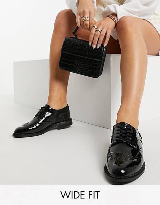 Zapatos planos con cordones en negro de ASOS Wide Fit | ASOS