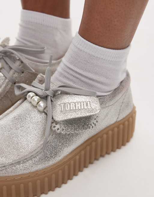 Zapatos plateados con perlas de quita y pon Torhill Bee de Clarks, 2 de 4