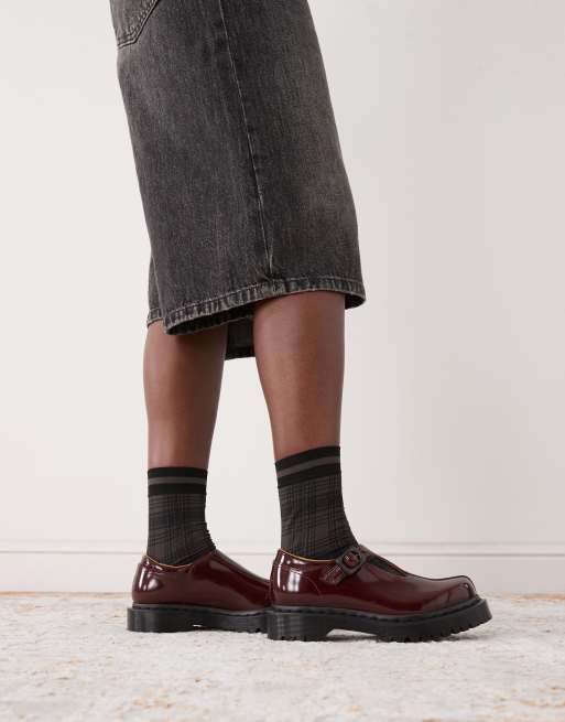 Zapatos rojo cereza lacados estilo merceditas Rejena de Dr Martens, 4 de 4