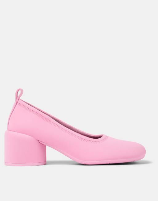Zapatos rosas de tacón estilo bailarinas de Camper